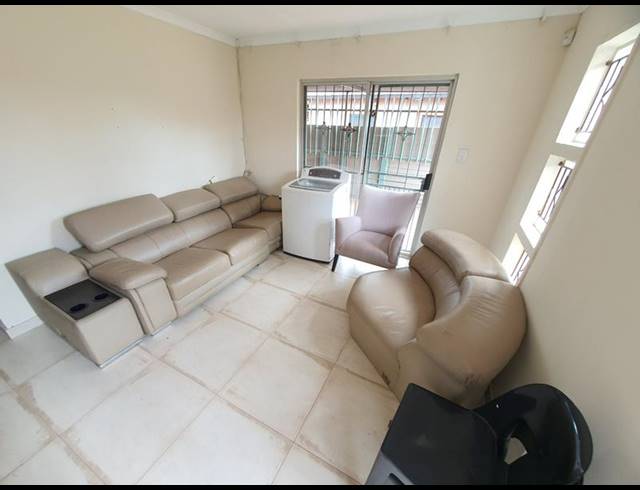 3 BEDROOM HOUSE FOR SALE IN THE ORCHARDS